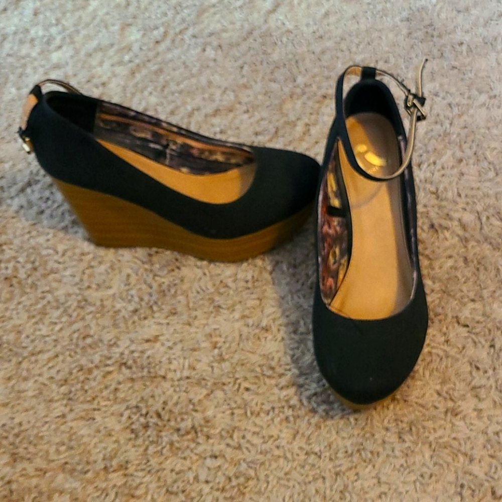 Heels - Picture 2 of 2